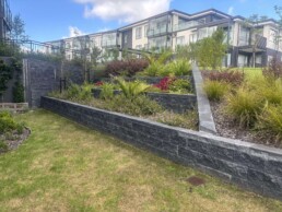 Retaining wall complete