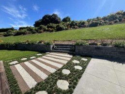 Retaining wall with steps